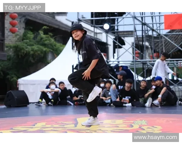 攀岩联赛点评:重庆街舞队的灵活性表现 攀岩联赛点评:重庆街舞队的灵活性表现